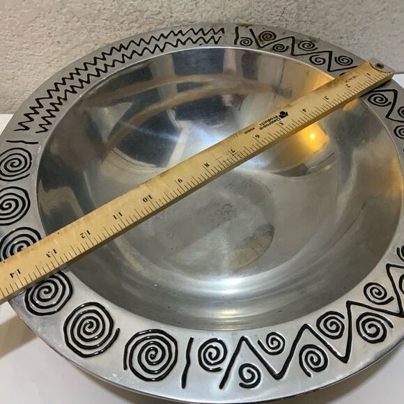 WILTON ARMETALE Reggae 14.5 inch Round Vegetable Bowl - Picture 5 of 9